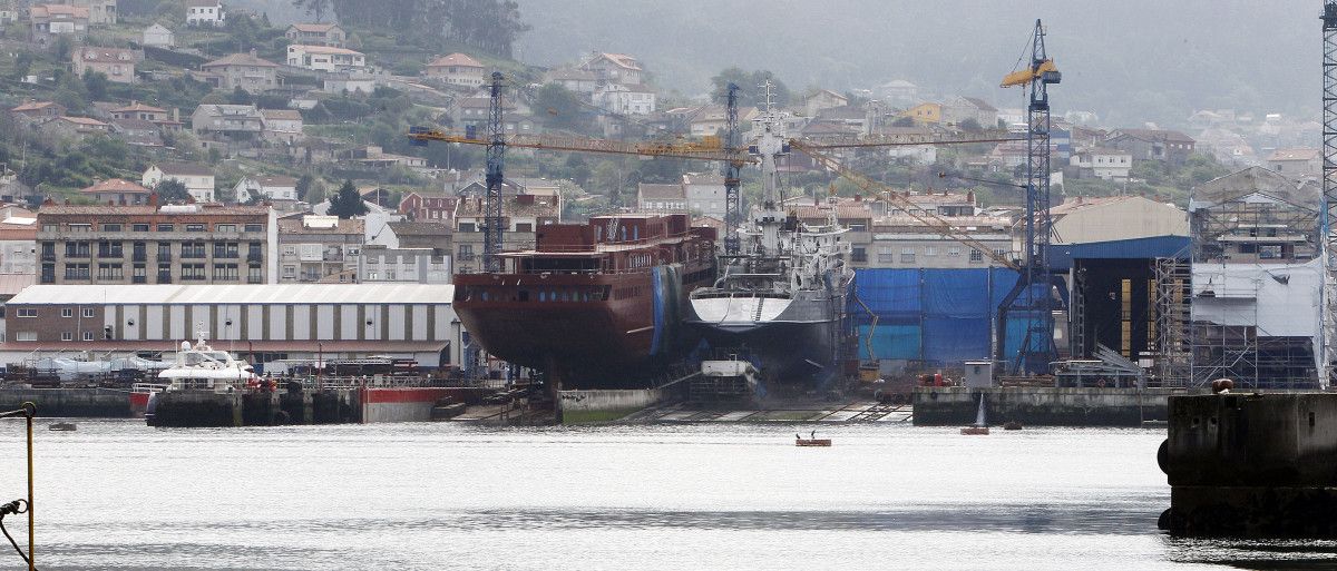 Barcos en las gradas de Factoría Naval de Marín
