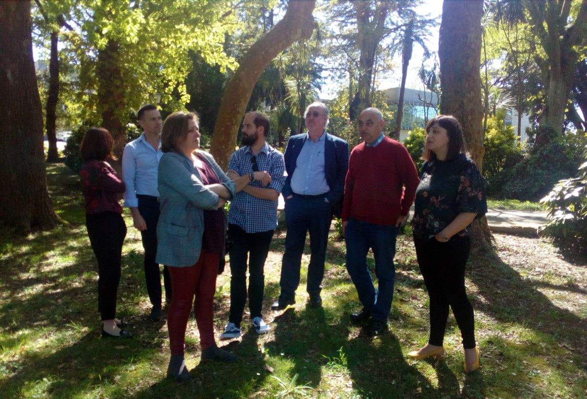 Visita do PSOE aos xardíns da UNED