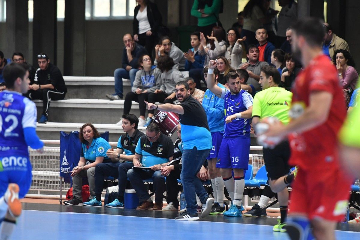 Partido entre el Teucro y el Huesca en el Municipal de Pontevedra