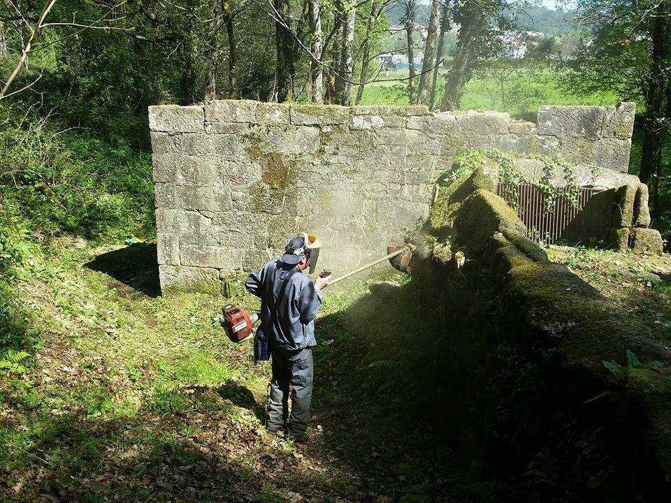 Trabajos de mantenimiento del molino de O Toxal