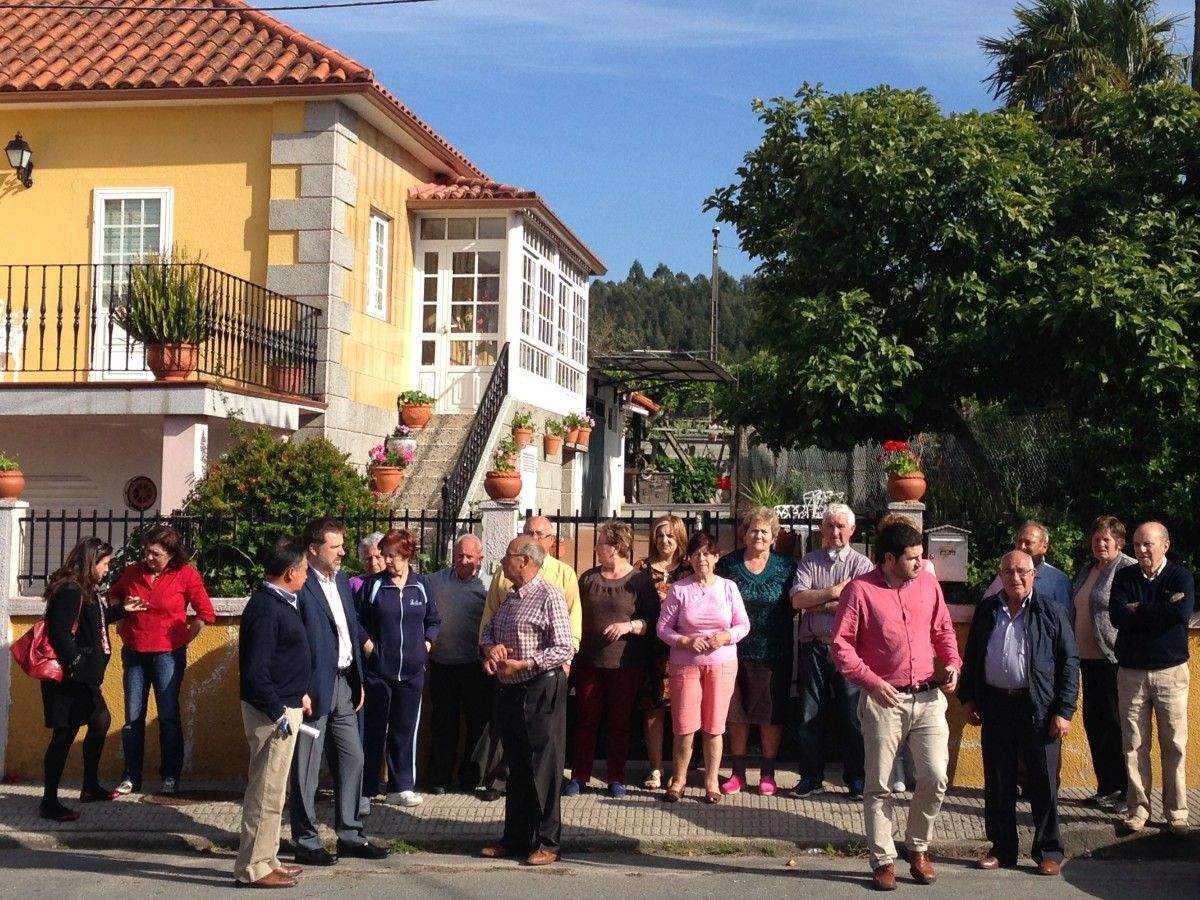 Reunión de concejales del PP con vecinos de Mourente