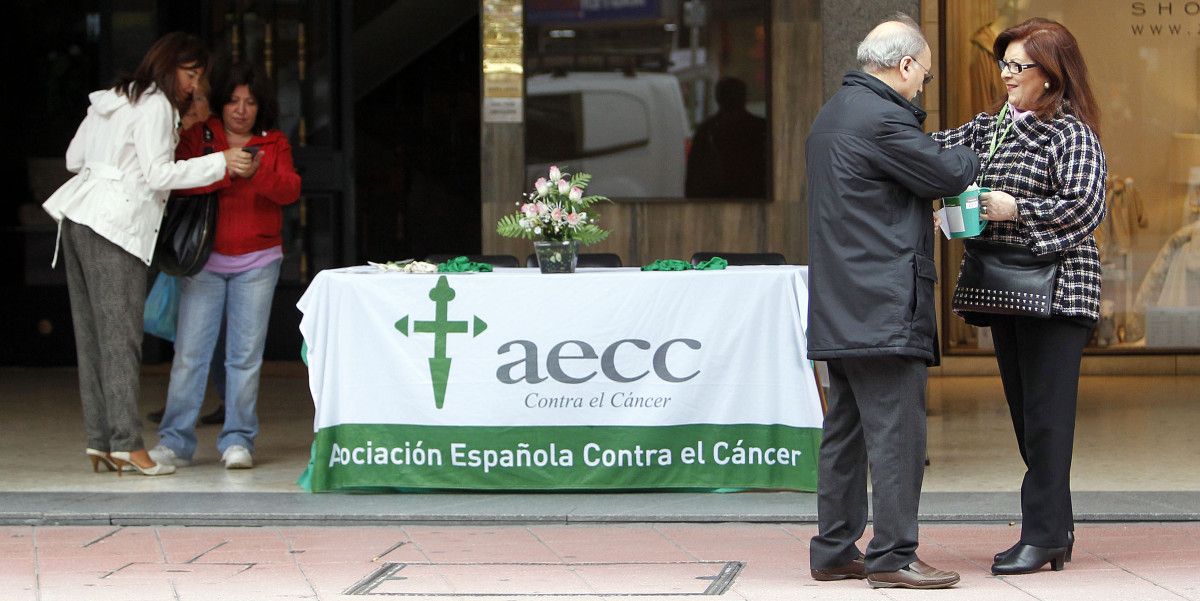 Cuestación de la Asociación contra el Cáncer para financiar la investigación