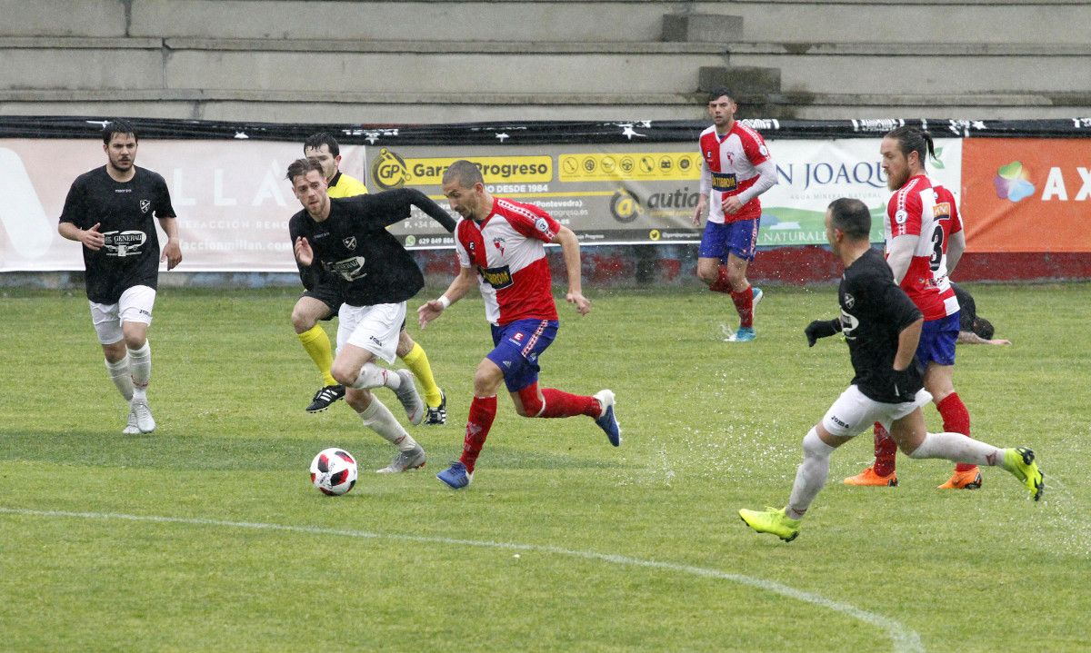 Victoria del Arosa SC ante o CD Barco en A Lomba
