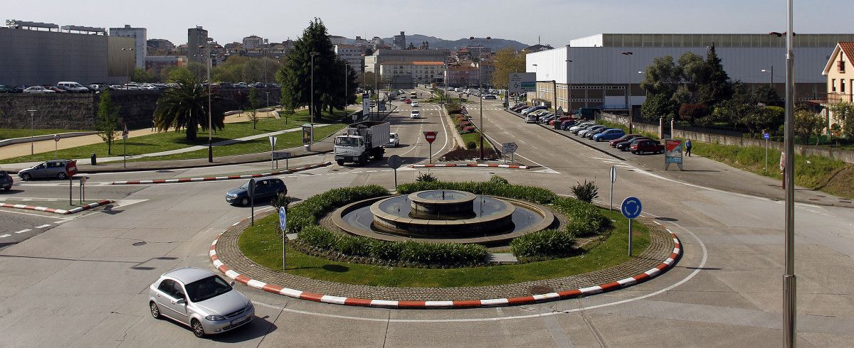 Vista de la Avenida de Compostela desde la pasarela peatonal en el ámbito de Pasarón