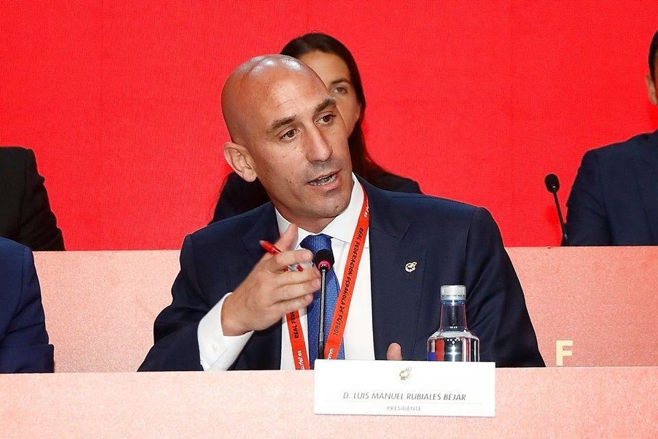 Luis Rubiales, nunha asemblea da RFEF