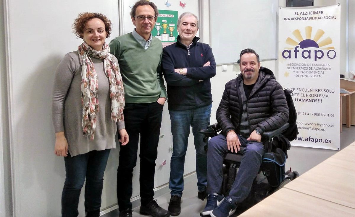 Visita dos membros de Marea Pontevedra ao centro de AFAPO