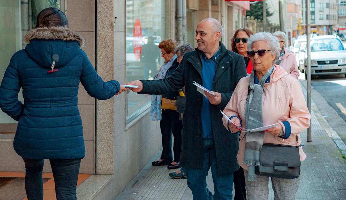 Reparto de propaganda electoral do PSOE en Pontevedra