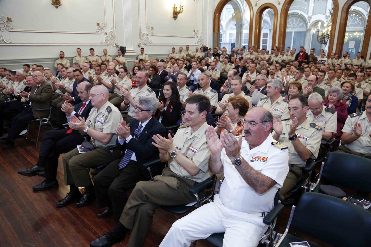 Público asistente a la conferencia de Alfonso Ussía