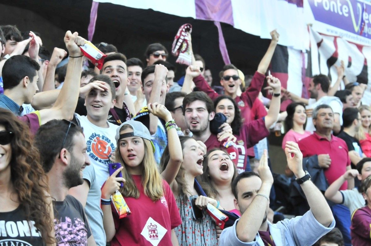 Afeccionados granates festexan un dos goles marcados ao Atlético Granadilla en Pasarón