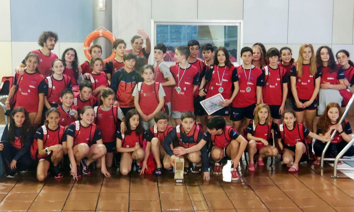 Equipo del Galaico en el Trofeo de Avilés de natación