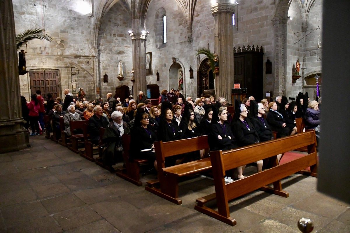 Interior del templo de Santa María tras la suspensión de la procesión de la  Santísima Virgen de la Soledad y del Jesús Nazareno con la Cruz a Cuestas