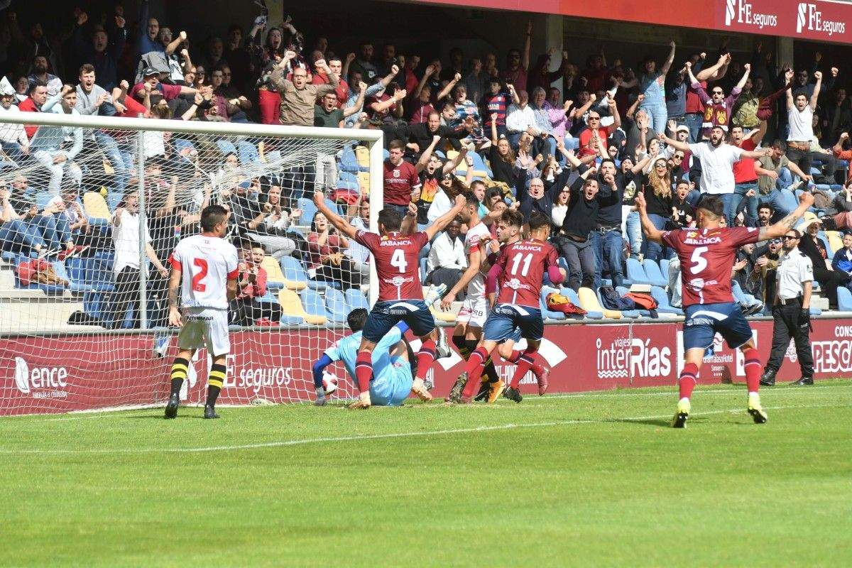 Partido entre Pontevedra e Rápido de Bouzas en Pasarón