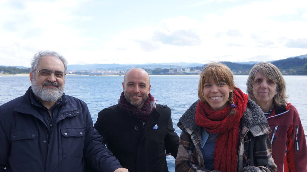 Visita de representantes de En Marea, con Luís Villares e Iris Malvido, á ría de Pontevedra