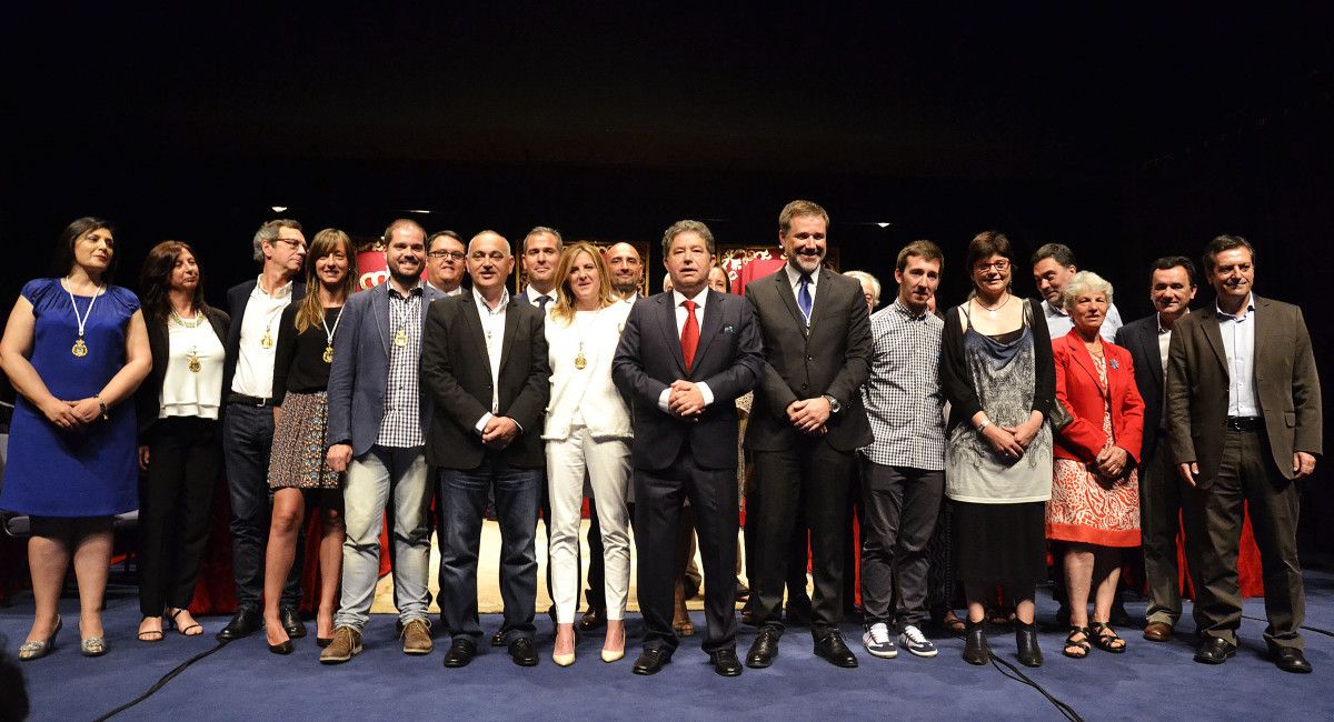 Foto de familia da actual corporación municipal de Pontevedra 2015-2019