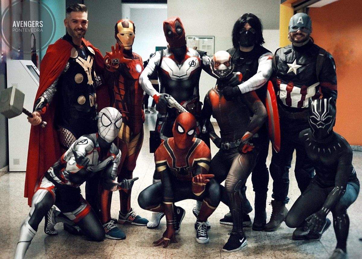 Un grupo de Vengadores en el cine en Pontevedra