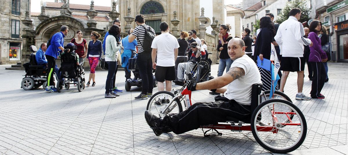 Entrenamiento de atletas con discapacidad que participarán en la carrera PonteNoite 5+5