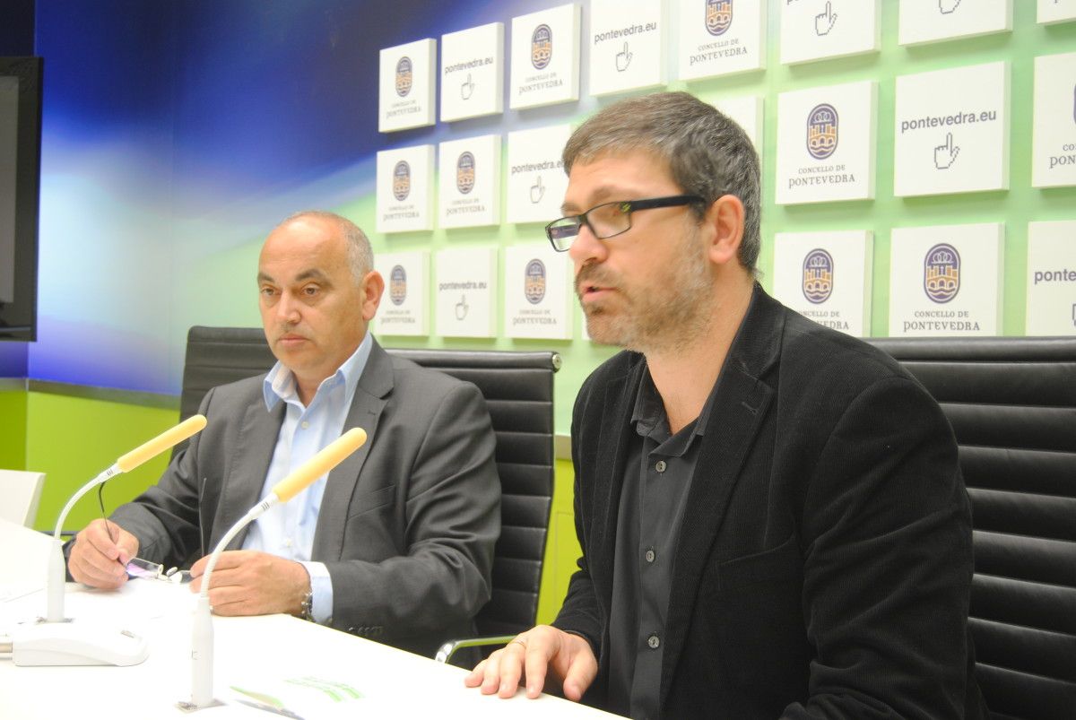 Agustín Fernández y Rogelio Carballo, en la presentación de las ludotecas de verano (archivo)