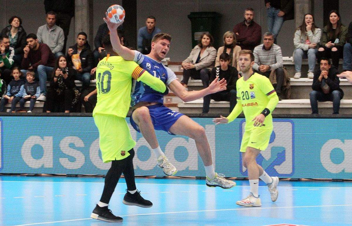 Partido de balonmano SD Teucro 21 - Barcelona 35
