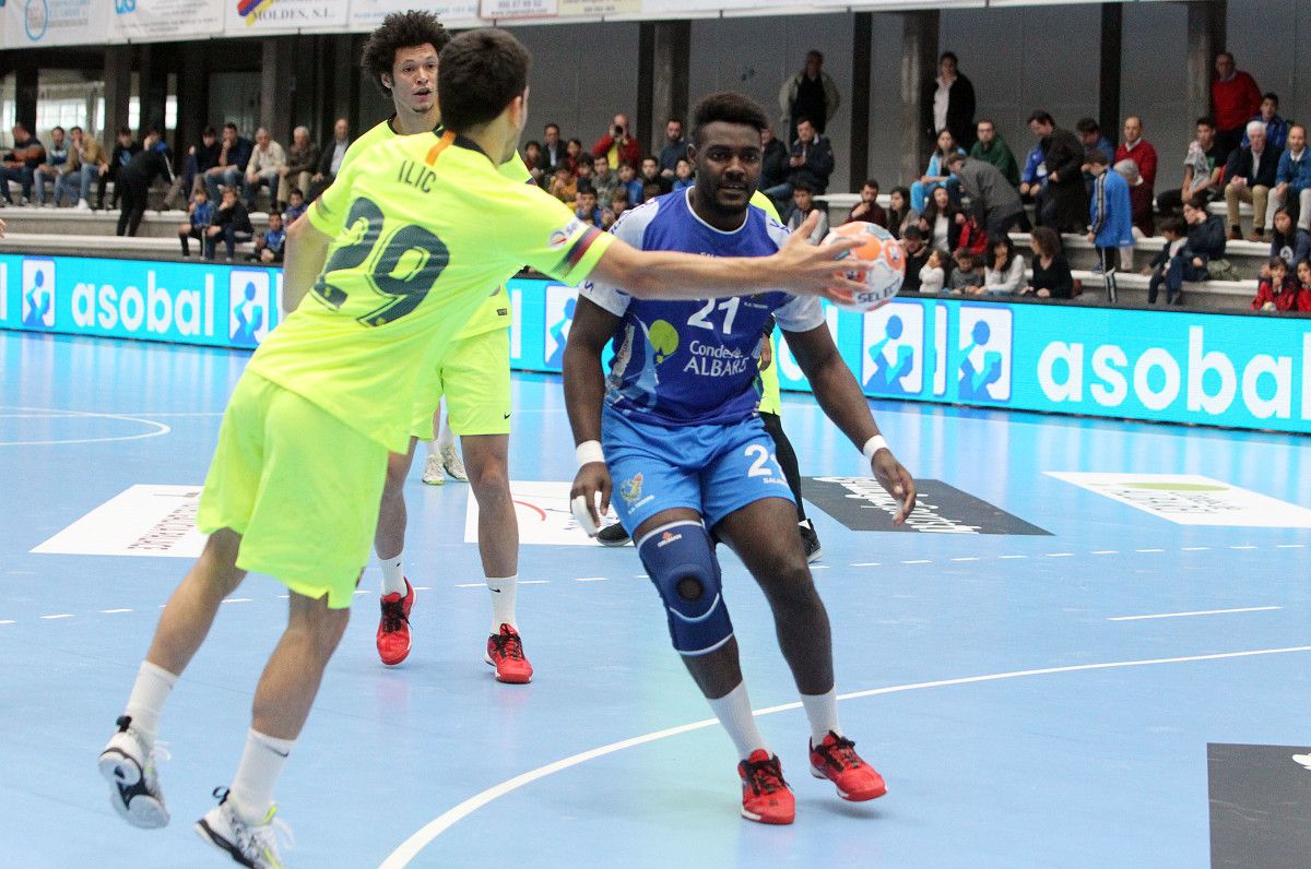 Partido de balonmano SD Teucro 21 - Barcelona 35