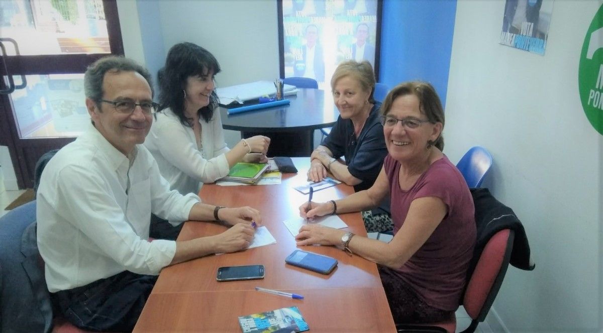 Reunión de representantes de Marea Pontevedra con integrantes de Prosagap