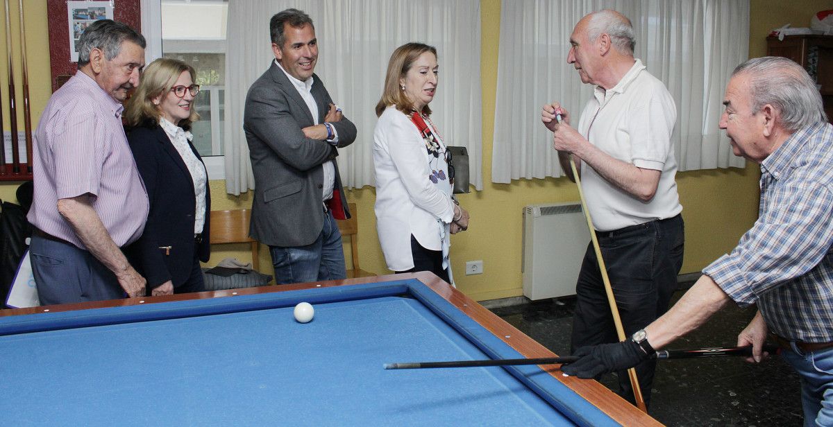 Visita de Rafa Domínguez y Ana Pastor al Hogar del Mayor de la Alameda