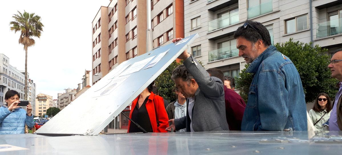Miguel Anxo Fernández Lores visita os composteiros comunitarios de Eduardo Pondal