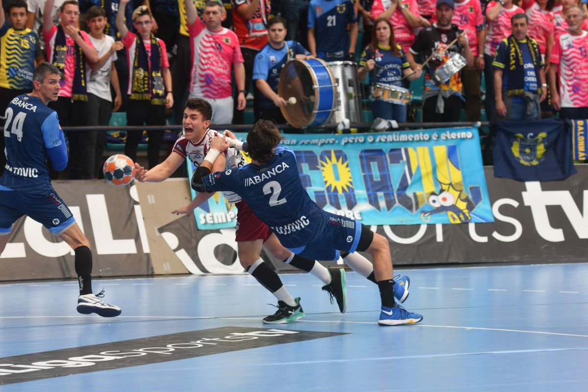 Partido entre el Cangas y el Teucro en O Gatañal