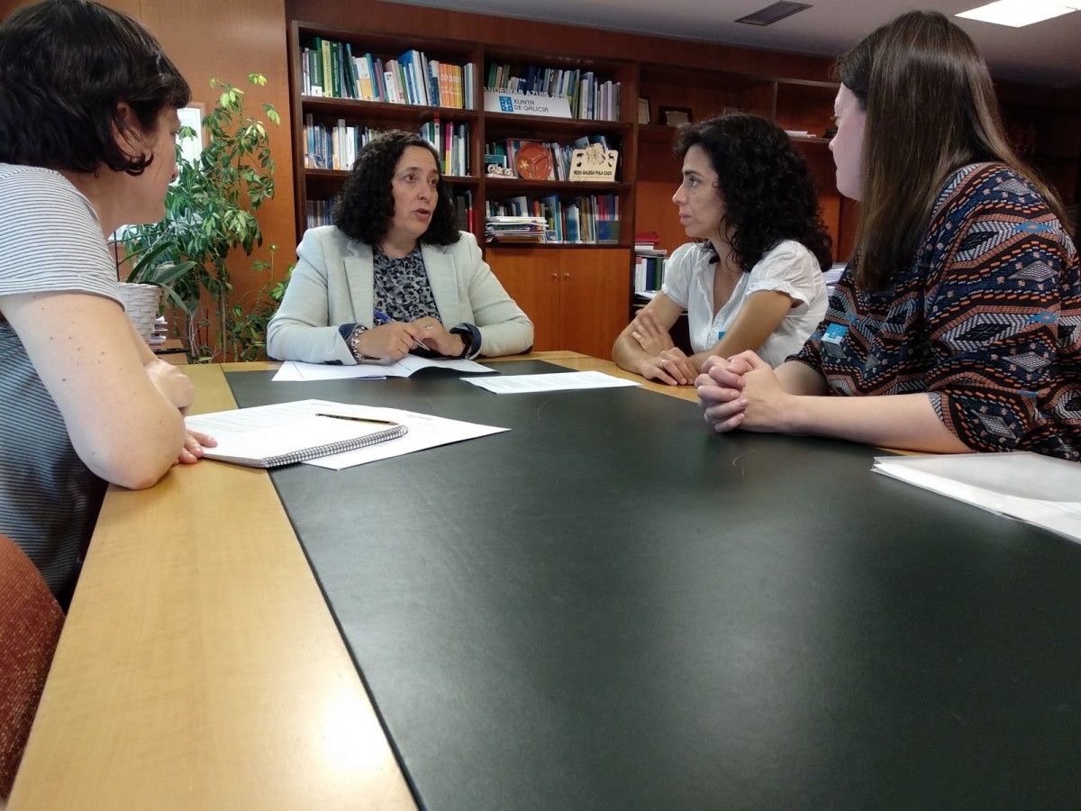 Reunión da directora xeral de Patrimonio Natural coa Asociación de guías acreditados do Parque Nacional (Agaias) 