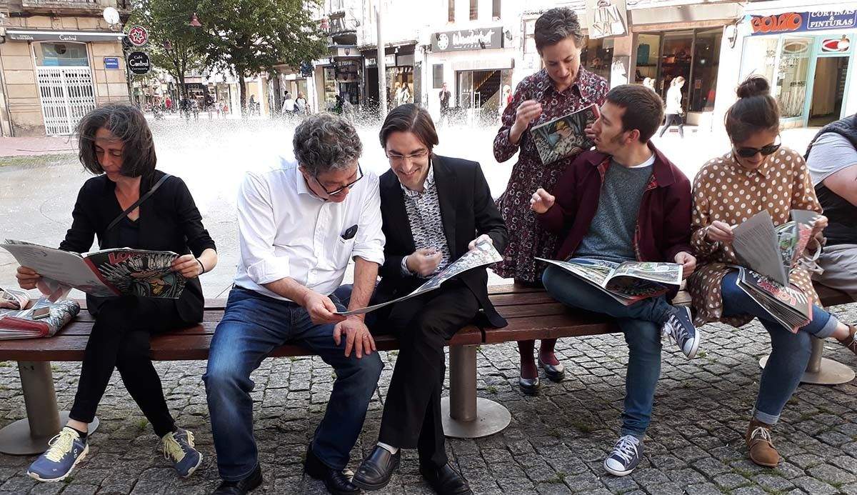 Reparto del 'Lórix Magazine' en Pontevedra