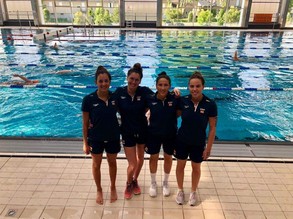 Equipo español na piscina de adestramento francesa