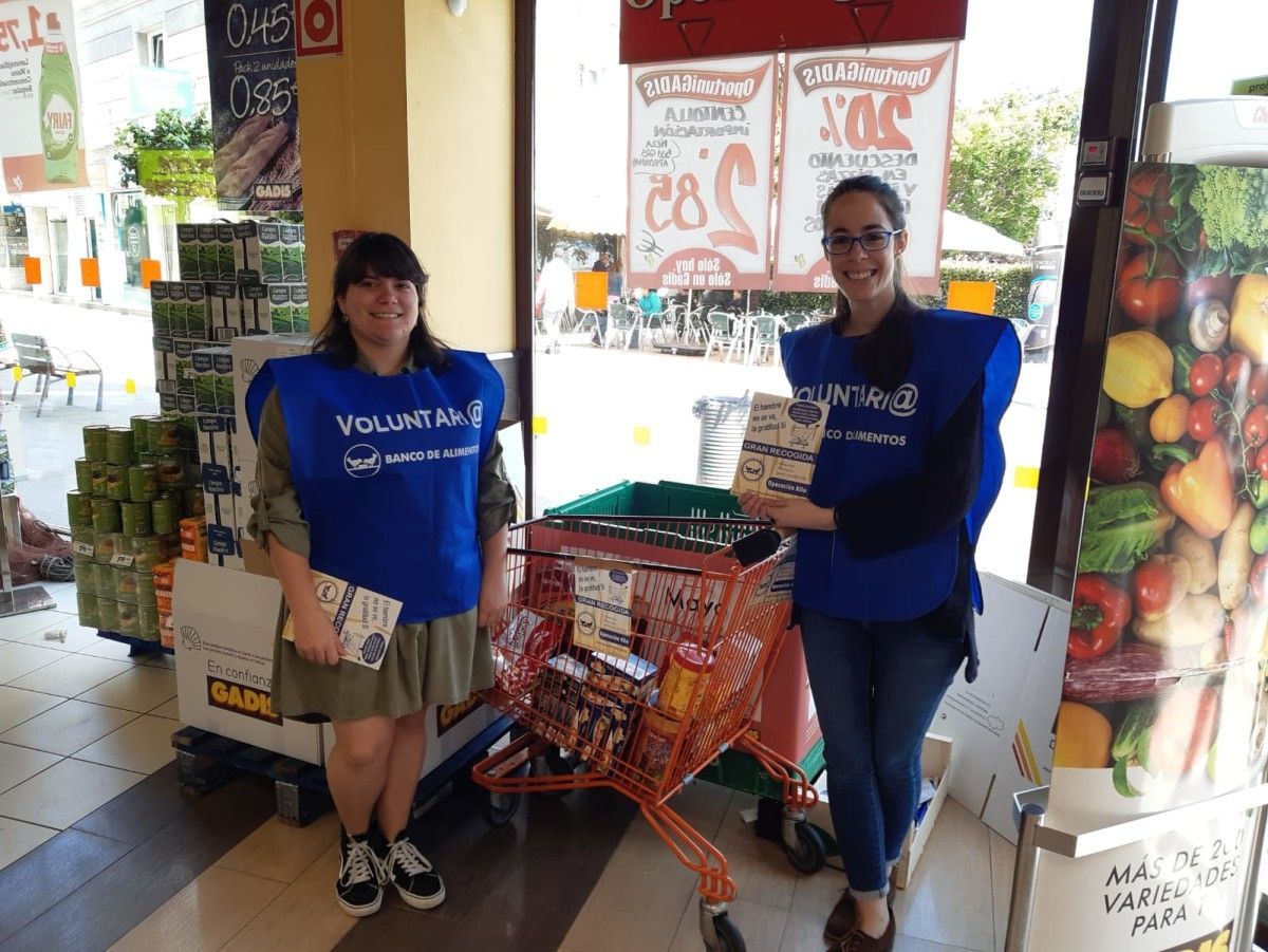 Voluntarias de la recogida de alimentos del Mayo Solitario