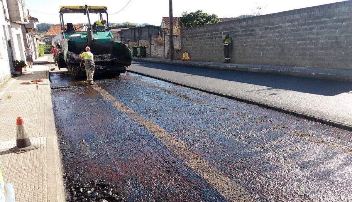 Obras nunha estrada provincial