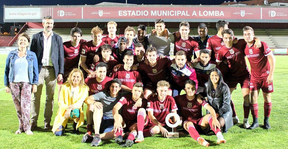 O Pontevedra B celebra o título da Copa Deputación
