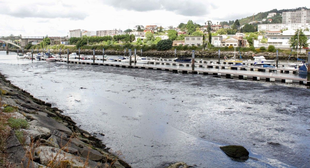 Áridos en el entorno del Club Naval de Pontevedra