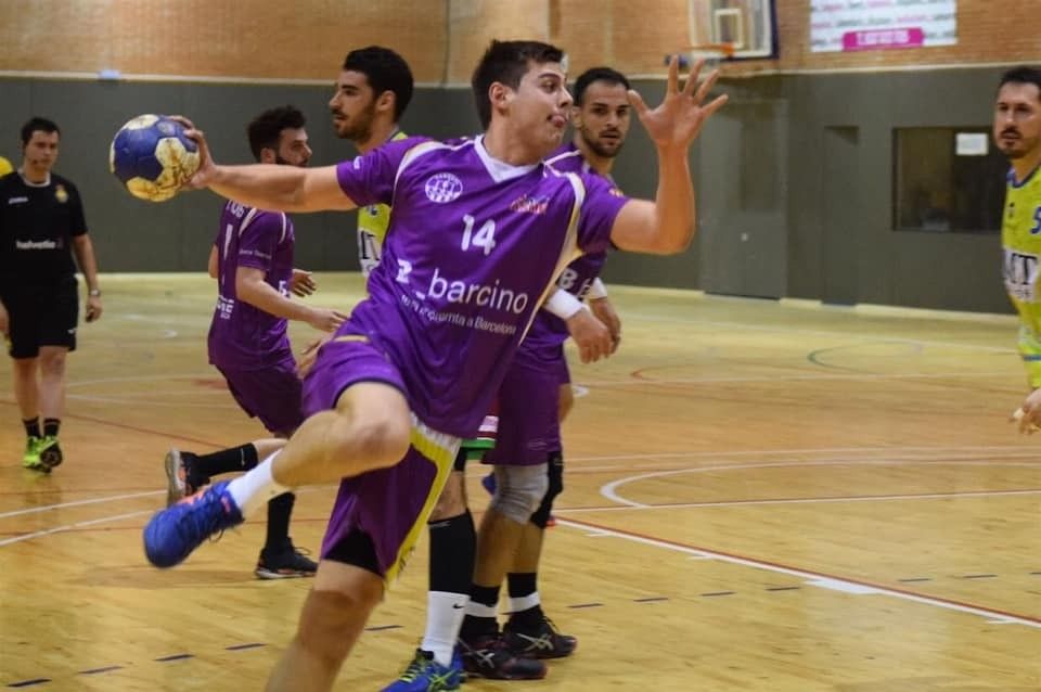 Ferrán Cisneros, nun partido co Handbol Sant Martí Adrianenc