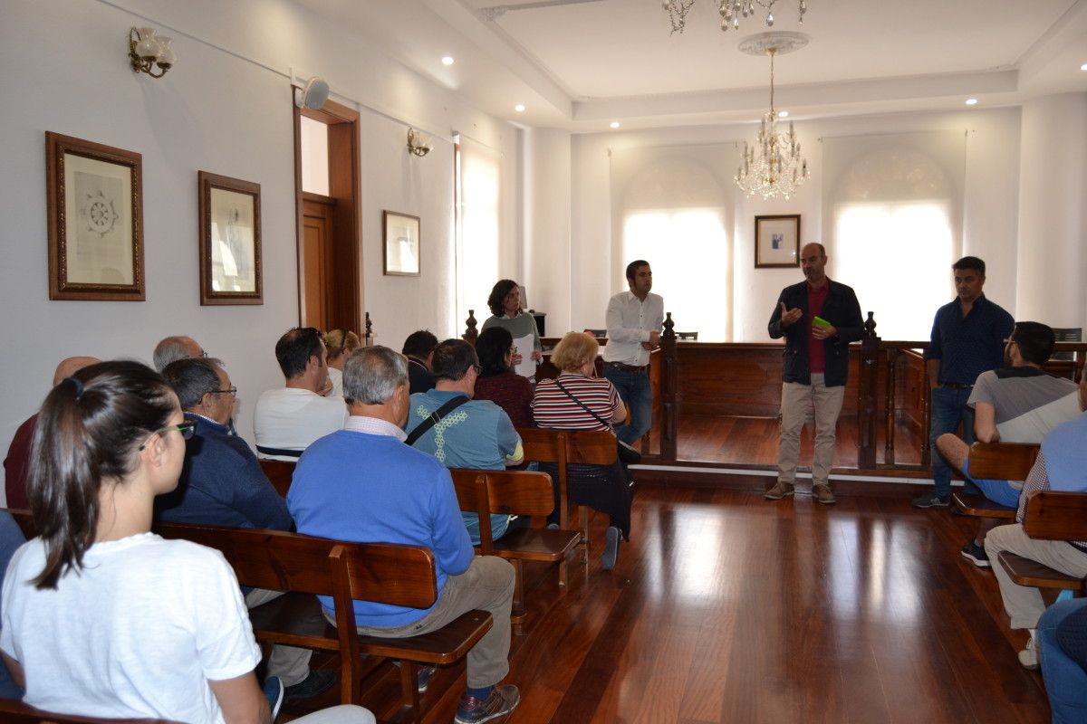Xuntanza do alcalde de Bueu coa veciñanza da Rúa da Pedra