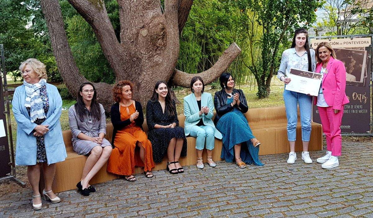 Entrega do premio Sofía Novoa a Paula González Fariña, de Cambados