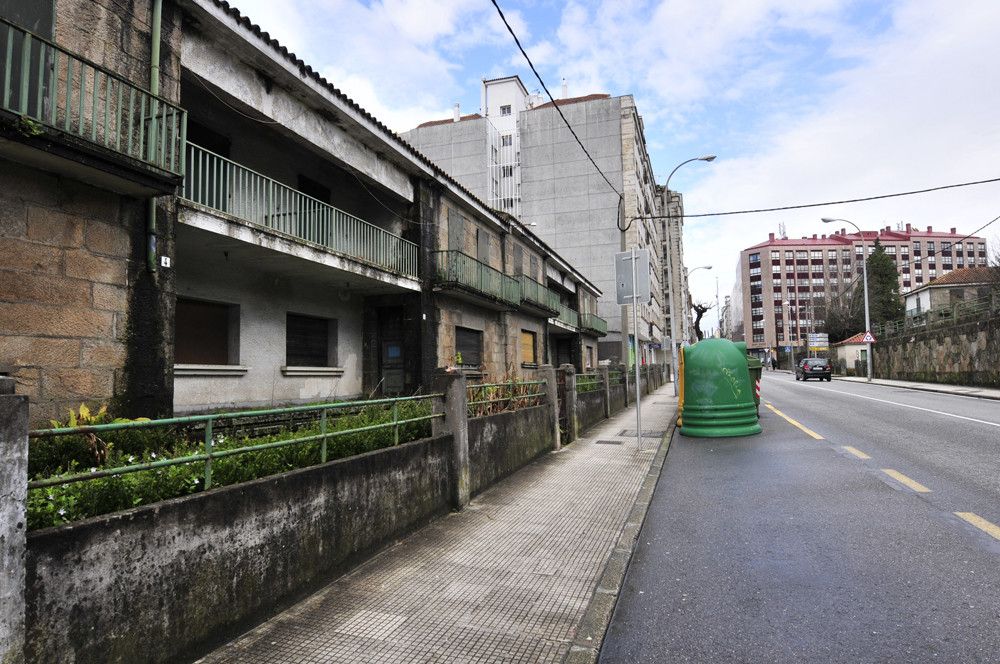 Casas abandonadas dos suboficiais en Mollabao