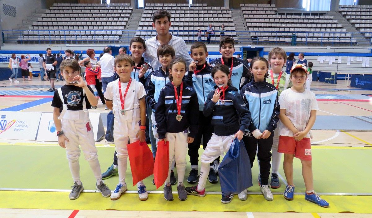 Equipo de la Escola Hungaresa en el Criterium Nacional de Esgrima en Leganés
