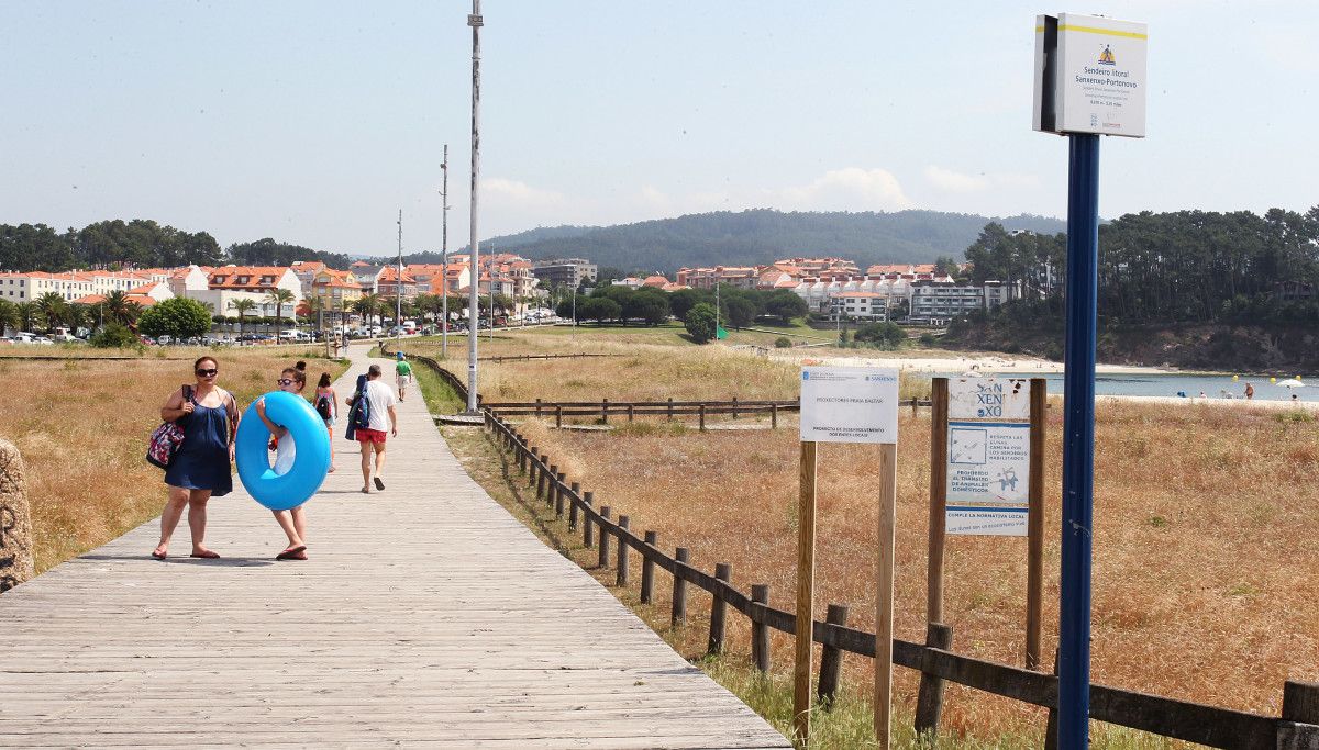 Paseo de madeira da praia de Baltar