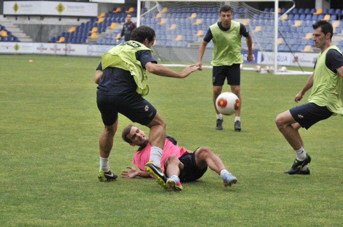 Un momento do adestramento do Pontevedra en Pasarón