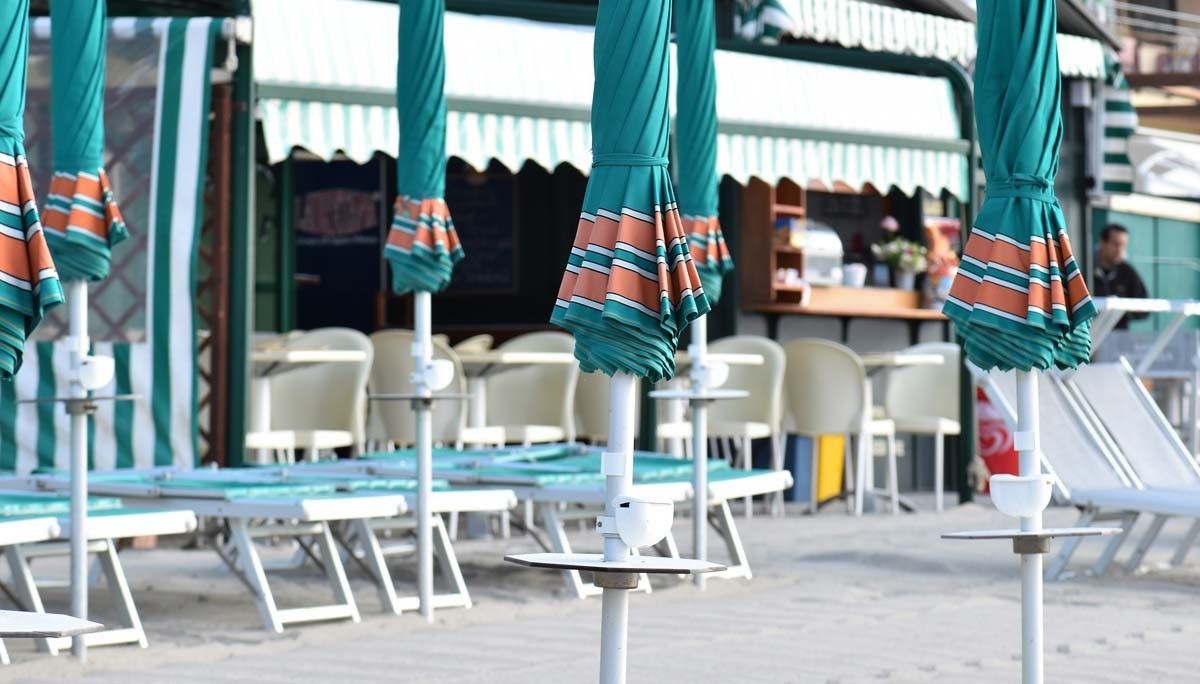 Chiringuito en una playa