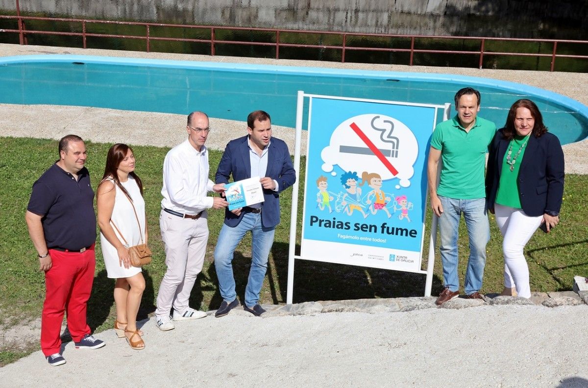 Entrega a Cerdedo-Cotobade del diploma de oro de la Rede Galega de Praias sen Fume