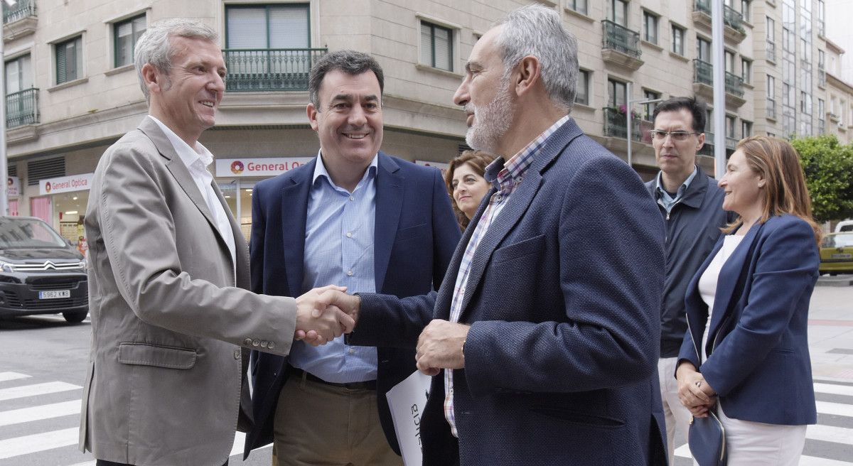 Alfonso Rueda xunto ao conselleiro de Cultura Román Rodríguez e José Manuel Cores Tourís, delegado da Xunta