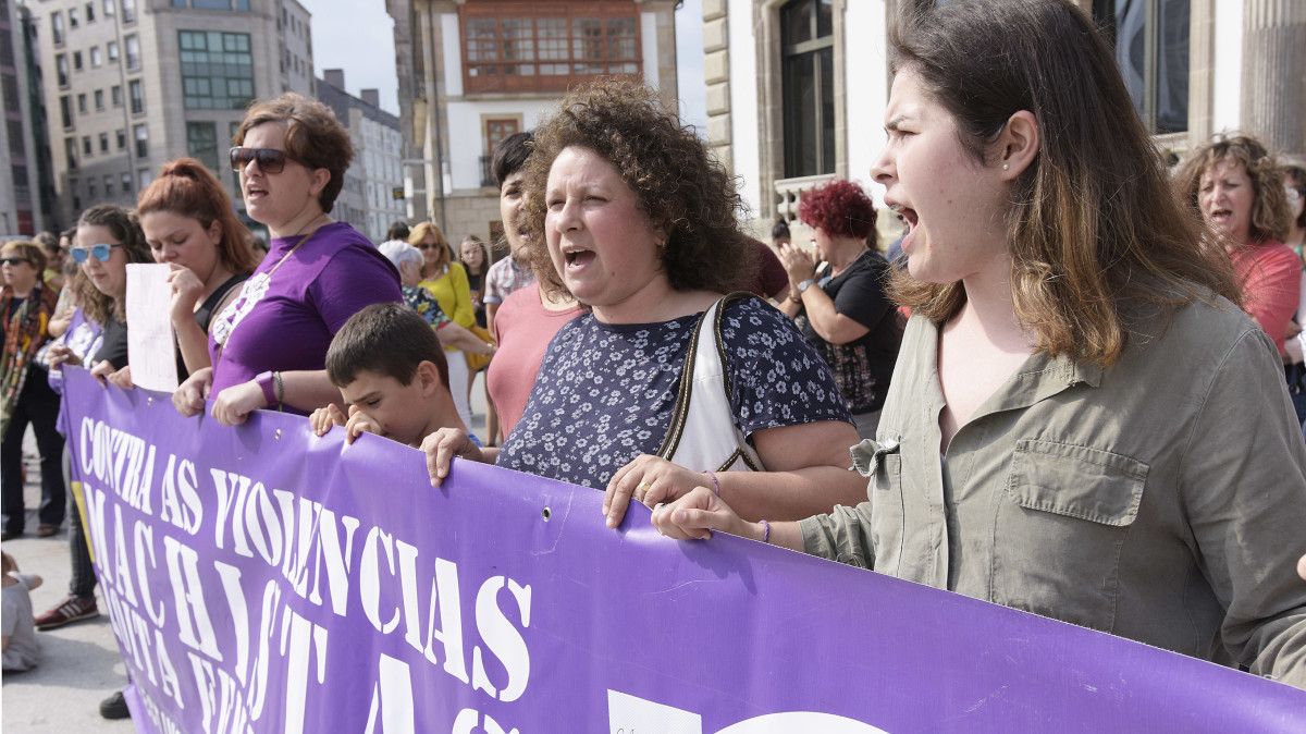 Concentración para reclamar que se considere violación la agresión sexual contra una menor en Manresa