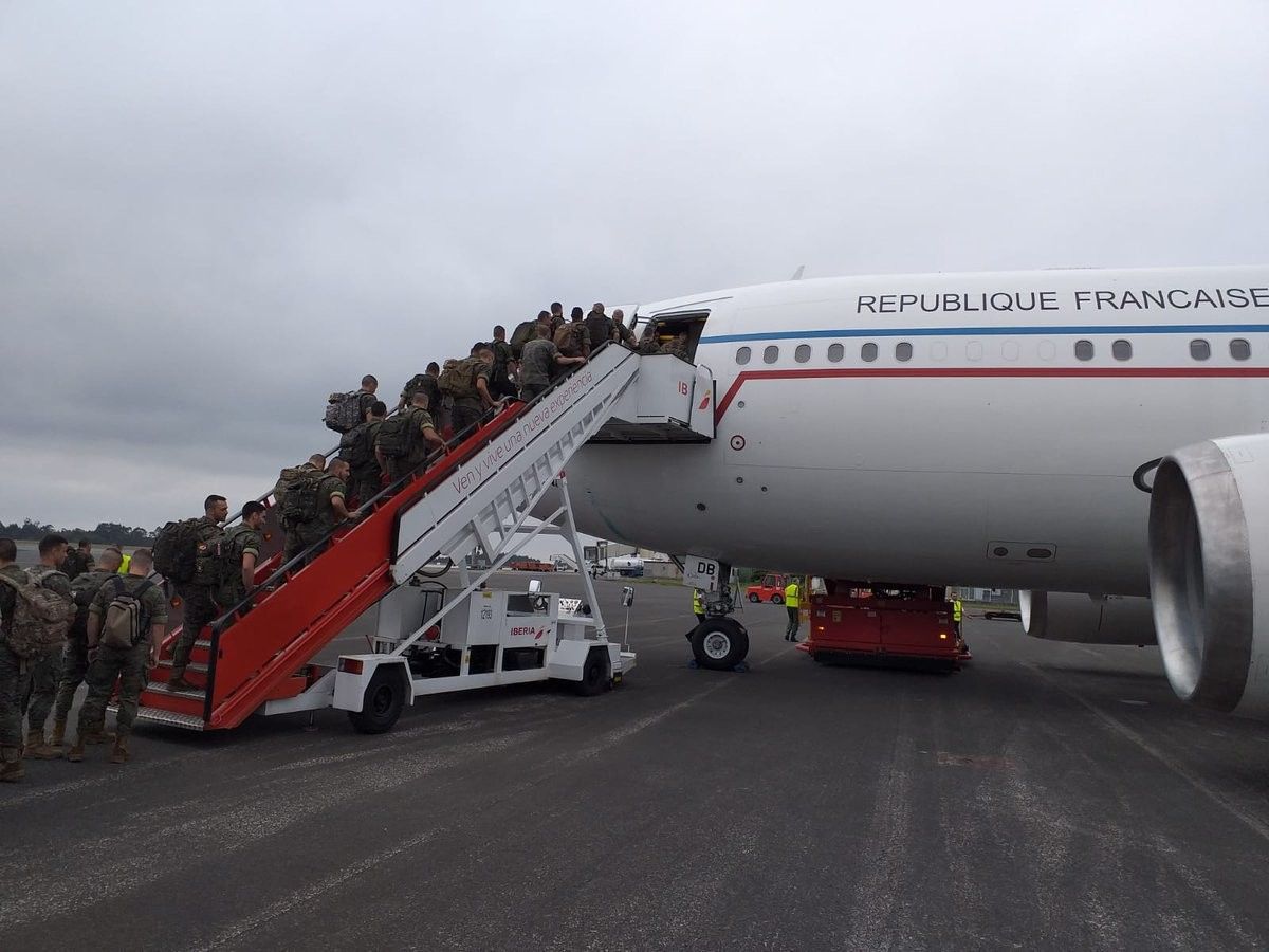 Partida de los militares de la Brilat desde Santiago de Compostela rumbo a París
