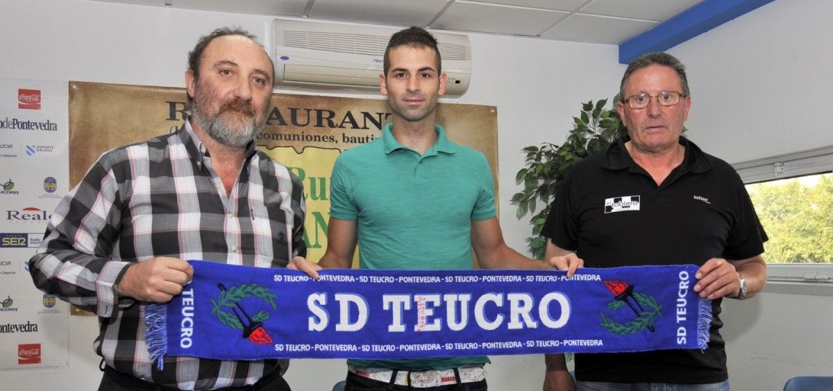 Presentación de Edu Moledo como jugador del Teucro