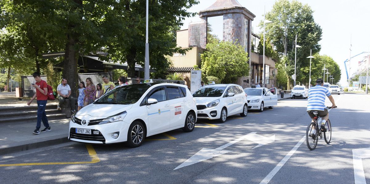 Taxis en la parada de la Alameda