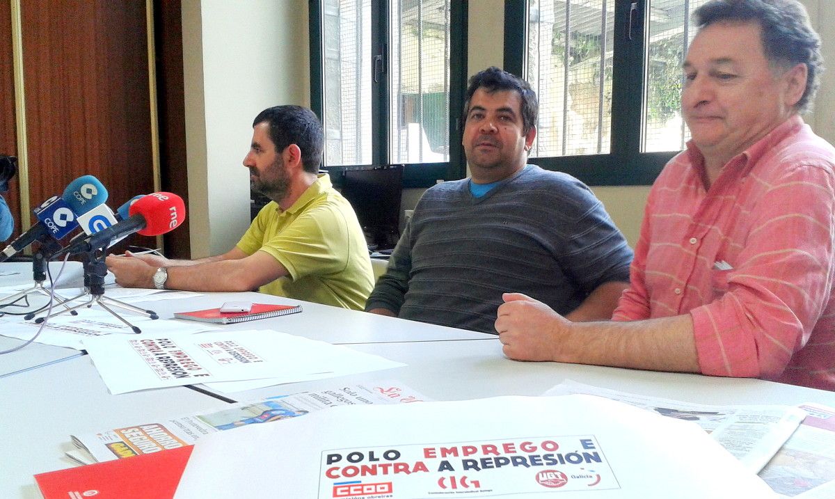 Los secretarios comarcales de UGT, CIG y CC.OO. durante la presentación de la manifestación