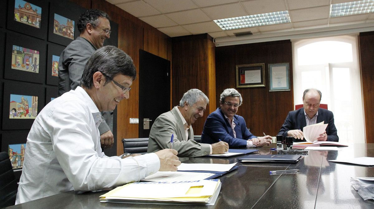Firma del protocolo entre el Concello de Pontevedra y los propietarios de la Granxa do Vao